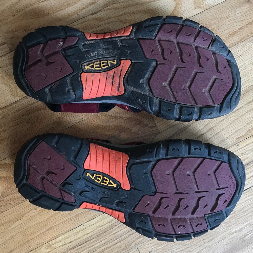 Keen Women's Burgundy and Gray Strap Closed-Toe Sandals - Picture 3 of 3